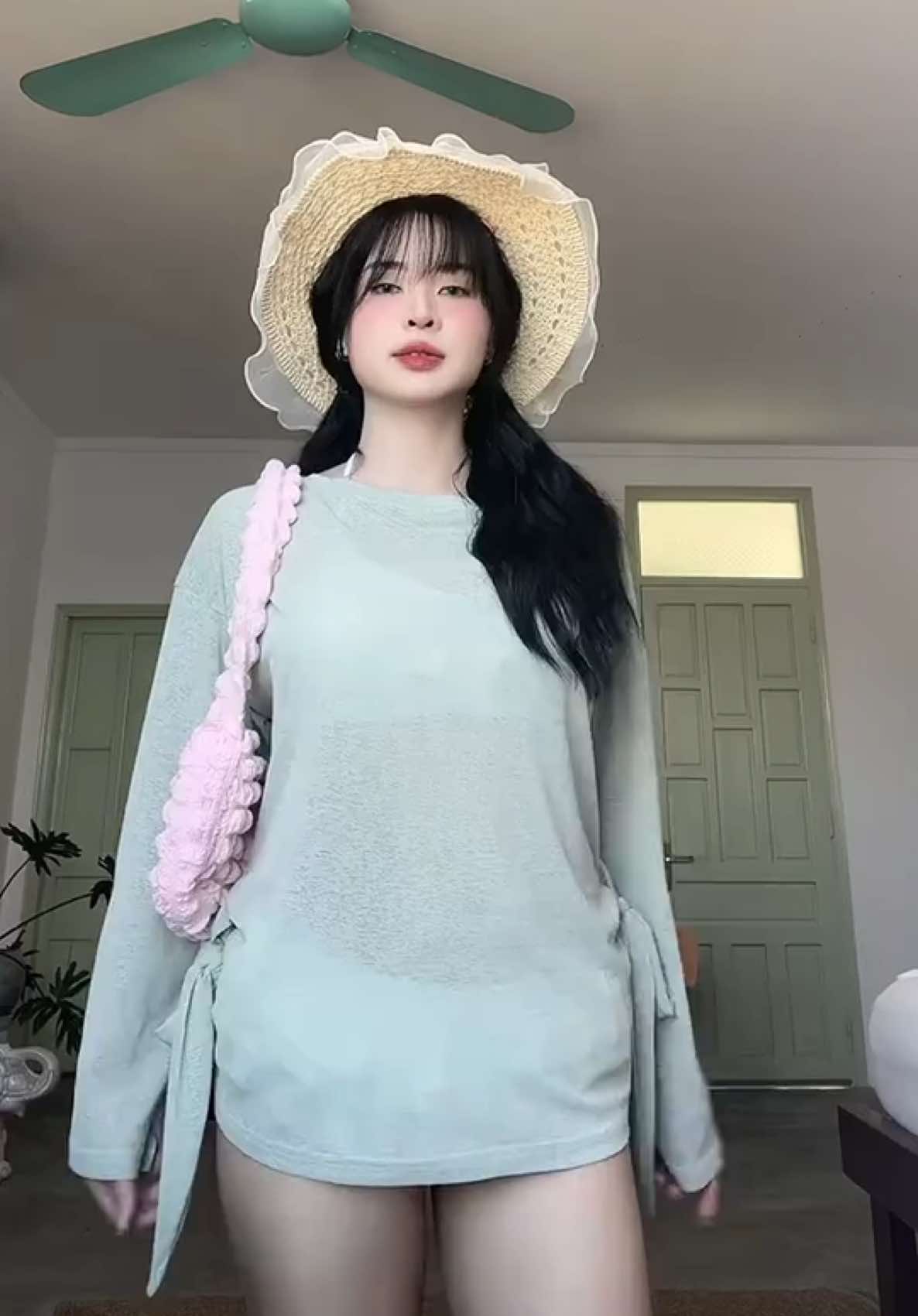 Gu ăn mặc và nhạc của cổ =))) 