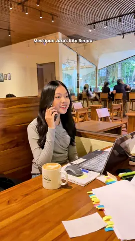 📚🎓 Sibuk skripsi tapi tetap pengen kasih dukungan ke teman yang lagi sidang? Bisa banget! ✨ Di tengah deadline dan tumpukan revisi, satu hal yang bikin hati hangat, ngeliat teman-teman satu per satu sidang akhir. Bangga? Banget. Tapi gimana caranya kasih apresiasi kalau beda kota? Untung ada @Prestisa , platform karangan bunga online terbesar yang siap kirim ke mana pun, kapan pun. 💐📦 📲 Tinggal klik, pilih bunga, custom ucapan, dan… selesai! Bahkan bisa nyampe dalam 2–3 jam aja. Jadi walau jauh, tetap bisa hadir di momen spesial orang tersayang. 💖 💬 Berbagi Kehangatan Di Tengah Kesibukan – Bareng Prestisa. #Prestisa #BungaPapanBekasi #PusatBungaPapanBekasi #PusatBungaPapanJakarta #prestisaahlinyabungapapan #Florist #Mahasiswa #fyp 
