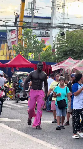 Bodybuilder in public reactions 😳🙆🏽‍♂️#fyp #xyzcba #blackmen #melanin #model #gymnastics #confidence #philippines #vikings 