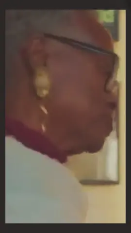 WHEN MIKE’S GRANDAD SHAKES DOWN SOME UNWANTED #UES#kountrywayne #kountrywaynecomedy
