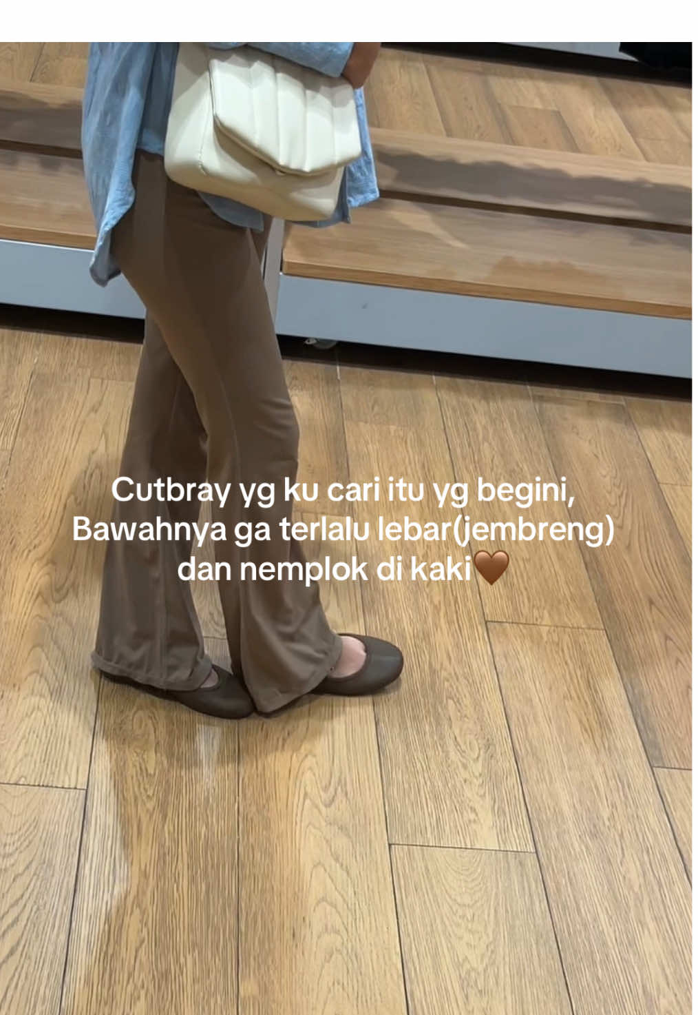 Luvvvvv bgt pokoknya #kulot #cutbray #flarepants #kulotcutbray #flaredjeans #cutbraywanita 
