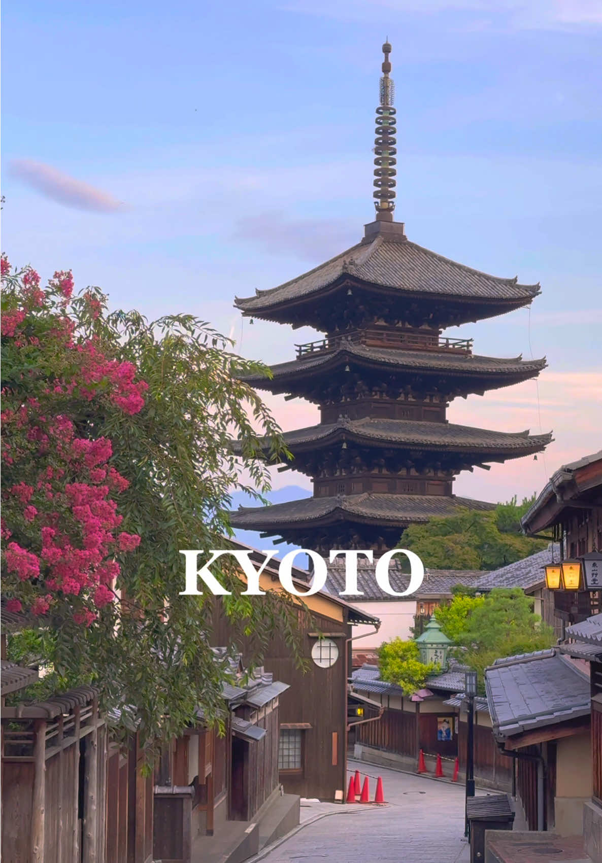 緑の京都に癒されよう🥰🍀✨️ 📍Kyoto / Japan🇯🇵 🗾 京都 京都の“緑が美しい”おすすめ絶景スポット24選✨️ 春の桜や秋の紅葉もいいですが、夏の京都にはこの時季だからこそ見られる、瑞々しい緑の美しい場所がたくさんあります‪💚 青もみじ、苔、そして木漏れ日感がたまらない季節です🤤   場所は正寿院だけ遠いですが、全ての場所京都駅から公共交通機関で行ける場所です🚌💨 また夏の京都は空いている場所が多くてオススメです🥰 あと、この時季に飲む京都の抹茶は最高に美味なんですよ🍵💓 24 recommended scenic spots in Kyoto with beautiful greenery✨️ The cherry blossoms in spring and the autumn leaves are beautiful, but in summer Kyoto there are many beautiful places with fresh greenery that can only be seen at this time of year‪💚 The green maple leaves, moss, and sunlight filtering through the trees are irresistible🤤 Although Shojuin Temple is the only one that is far away, all the locations can be reached by public transportation from Kyoto Station 🚌💨 Also, Kyoto in the summer has many vacant places, so I recommend it🥰 Also, Kyoto matcha tea is incredibly delicious at this time of year🍵💓 【Location】 📍法観寺〘八坂の塔〙(Yasaka Pagoda) 📍貴船神社(Kifune Shrine) 📍金閣寺〘鹿苑寺〙(Kinkakuji Temple) 📍渡月橋(Togetsukyo Bridge) 📍嵐山 屋形船(Yakata-bune of Arashiyama) 📍嵐山 竹林の小径(Arashiyama Bamboo Forest Path) 📍伏見稲荷大社(Fushimi Inari Shrine) 📍嵐山 祐斎亭(Yusai-tei) 📍常寂光寺(Jojakkoji Temple) 📍南禅寺(Nanzenji Temple) 📍天授庵(Tenju-an Temple) 📍永観堂(Eikando Temple) 📍東寺(Toji Temple) 📍東福寺(Tofukuji Temple) 📍清水寺(Kiyomizu Temple) 📍愛宕念仏寺(Otagi Nenbutsu Temple) 📍大岩神社(Oiwa Shrine) 📍西芳寺〘苔寺〙(Saihoji Temple) 📍三千院(Sanzenin Temple) 📍高瀬川(Takase River) 📍醍醐寺(Daigoji Temple) 📍正寿院(Shojuin Temple) 📍瑠璃光院(Rurikoin Temple) 📍圓光寺(Enkoji Temple) ✼••┈┈┈┈••✼••┈┈┈┈••✼ ✔🗓2024 / Summer ▪️Beautiful places in japan🇯🇵 ▪️Please check out➴⡱@matcha_film ▫️𝙲𝚊𝚖𝚎𝚛𝚊:  iPhone15promax  ✼••┈┈┈┈••✼••┈┈┈┈••✼ #japan #japantravel #japantrip #anime #animejapan #temple #kyoto #yasakapagoda #kinkakuji #fushimiinari #kiyomizudera #arashiyama #nanzenji #toji #kyototrip #kyotojapan #kyototravel #京都 #貴船神社 #清水寺 #伏見稲荷大社 #永観堂 #南禅寺 #金閣寺 #嵐山 #京都府 #京都旅行 #京都観光 #そうだ京都行こう #日本の風景