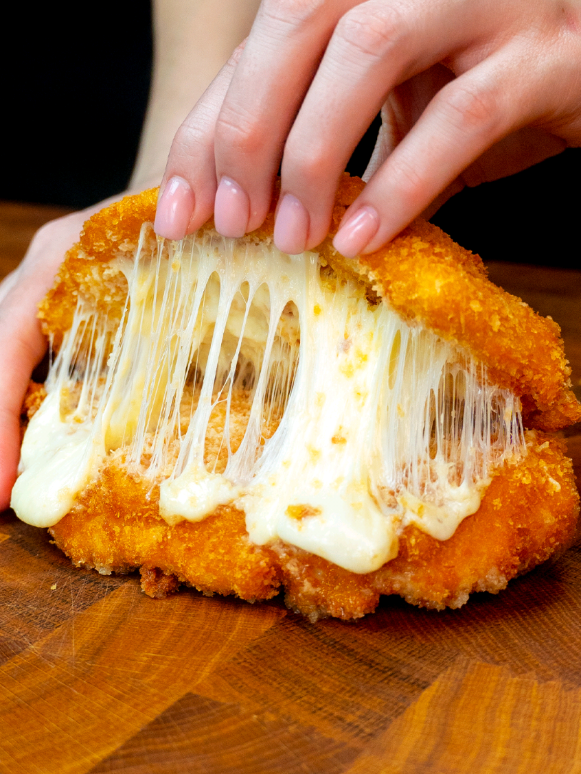 Would you eat this? Ingredients
 chicken breast: 150 g (5.3 oz)
 flour: 150 g (5.3 oz)
 eggs: 3 pc
 panko bread crumbs: 200 g (7.1 oz)
 OVER MEDIUM FIRE: 3 MIN
 mozzarella: 100 g (3.5 oz)
 red onion: 1 pc
 eggs: 6 pc
 mayonnaise: 30 g (1.1 oz)
 salt: 3 g (0.1 oz)
 black pepper: 2 g (0.1 oz)
 boiled eggs: 1 pc
 #asmr #cooking 