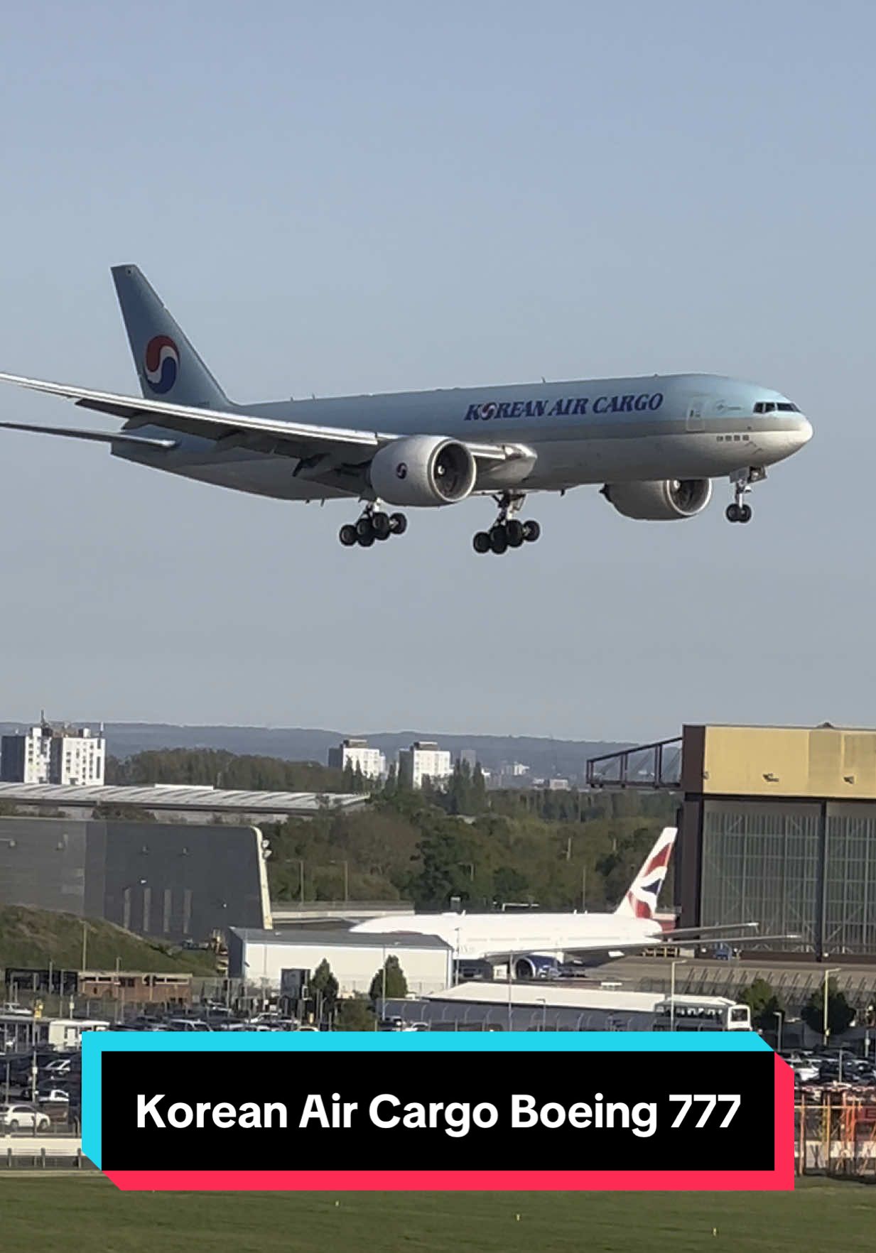 Korean Air Cargo Boeing 777 landing at Heathrow Airport 😮✈️ #Boeing #Boeing777 #Cargo #Landing #Airport #Avgeek #Heathrow