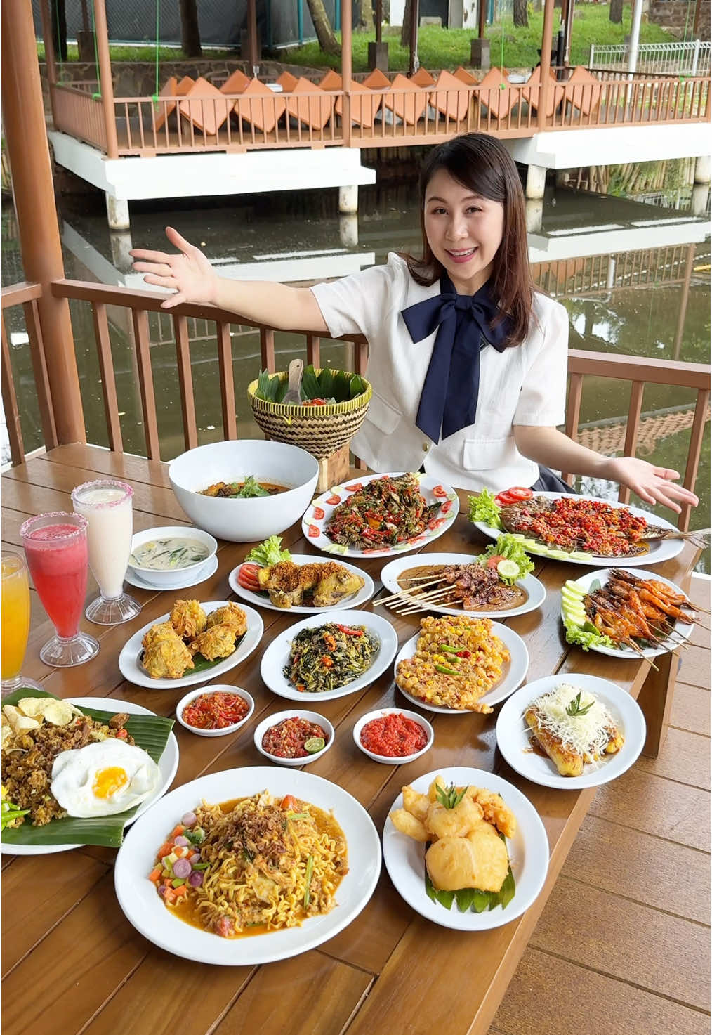 Definisi makan sambil tamasya ,  makan disaung pinggir danau , lokasi dekat Aeon BSD …. Gampang kan …. #sibungbung #mukbang #kulinerviral #reviewmakanan @KampoengSaiji 