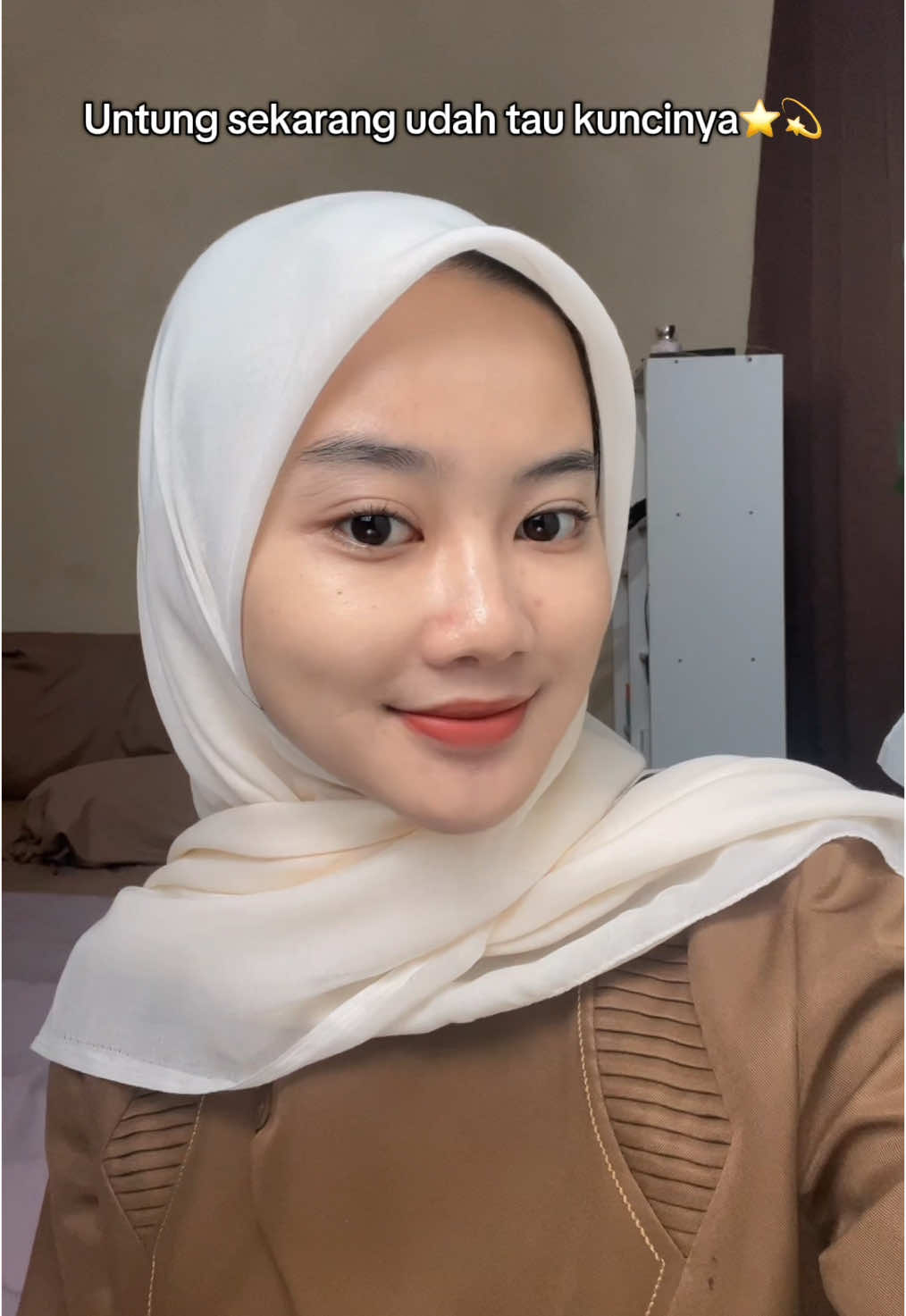 Baru 2 minggu rutin eksfoliasi pakai Skintific, kulit yang tadinya kasar banget sekarang udah jauh lebih halus. Super recommended!