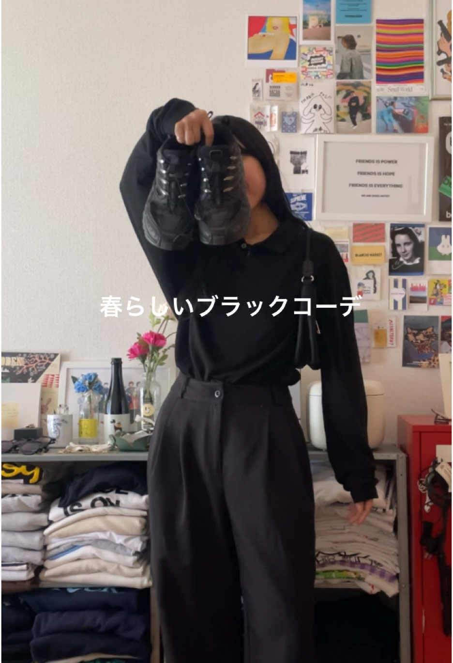 天才的な春夏にぴったりなシャツを見つけた、、 これでブラックコーデも可愛く今年は楽しめそう🤭✨ 黒がハードに見える方はアクセサリーをシルバーにすると 柔らかく見えるから、小物使いを工夫するだけで見え方が全然違います🏃🏽‍♀️‍➡️🌏