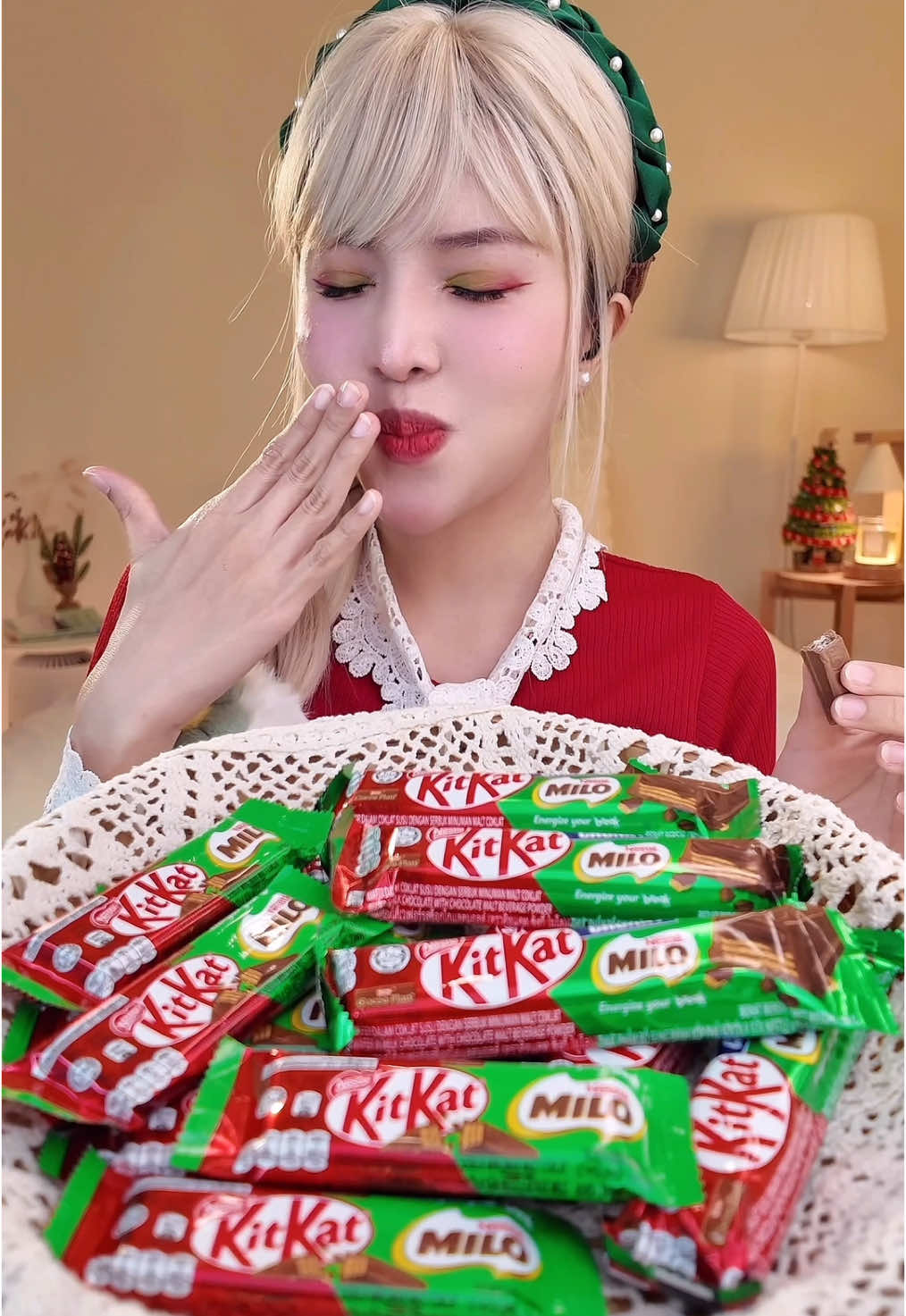 Kitkat milo cùng Vàng nha #KitKat #Capdoihoanhao #Vingonchaodao #Nghixahoi #XoiKitKat #tocvanghoe # mukbang