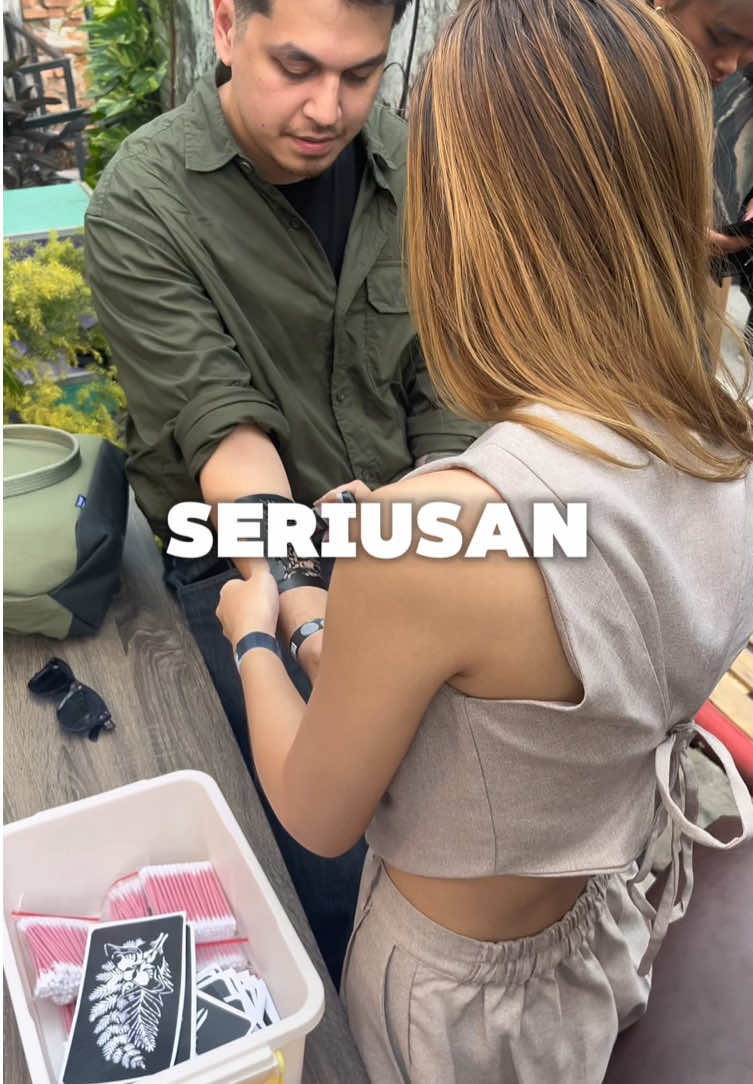kalo kalian ada di dunia the lost of us, kalian bakal milih simbol apa nih?  #hennatattoo #tattooideas #janganlupamenato #tattootiktok #hennaart #thelastofus #tattoohenna #collabtatto #TLOU #Tattorecap #hennajakarta #hennadesign #hennatiktok #tatoo #tattooartist #tattoolover #hennadesign #hennadesign #fyp #tattoovlog 
