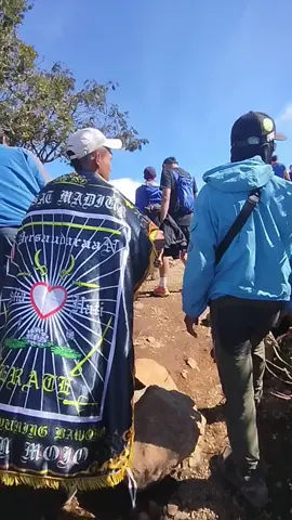 alhamdulilah iso kelakon rene #pshtpusatmadiun #pshtjaya #moutainlawu #puncakhargodumilah3265mdpl #cemorosewu #lawu3265mdpl #Hiking #pendakigunung #sunrise #sadvibes #xybca #foryoupage #fyppppppppppppppppppppppp #fypviraltiktok🖤シ゚☆♡ #