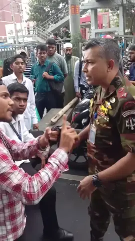 যারা ওনার যোগ্যতা সম্পর্কে জানেন, যারা এই ইন্সিগনিয়া গুলোর অর্থ বোঝেন,তারা ইতোমধ্যে ছবি দেখেই আমার মত কাপতেছে..... . কিরে ভাই এতোগুলা প্যারাট্রুপার ব্যাচ, স্পেশালিষ্ট প্যারা-কমান্ডো।  লেফটেন্যান্ট কর্নেল,  আবার চিতাহ রেজিমেন্টের। সাথে এয়ারবর্ণ ইনসিগ্নিয়া। . এই পোলাপান গুলো কি ওনার যোগ্যতা জানেনা? প্যান্ট তো ভিজে সাগর হয়ে যাবার কথা, ভদ্রলোক কত সুন্দর মাথা ঠান্ডা রাখছে তাও। . হুদাই কাওকে ধমকায় না সেনা কর্মকর্তা অবশ্য ই কিছু ফাউল করছে। স্যালুট স্যার আপনাকে, এত সুন্দর ভাবে ঠান্ডা মাথায় কথা বলার জন্য। আর এইসব পোলাপান প্যারাট্রুপার বেজ কি তারা জানলে দৌড়ে পালাতো.....🫡🫡🫡⚔️🇧🇩#fyp · #foryou · #viral · #foryoupage · #tiktok · #fy · #trending · #funny ...