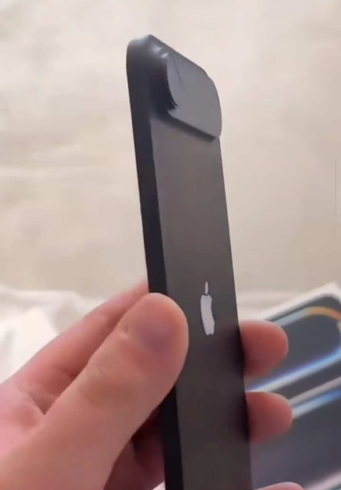 iPhone 17 Air vs iPhone 16e #iphone #apple #iphone17air #iphone16e 