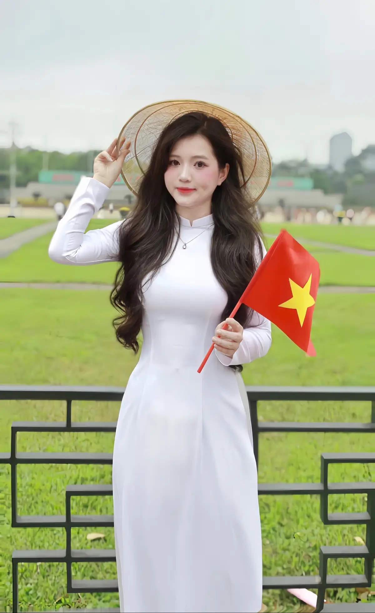 Dù ngôi sao có khẽ ẩn mình, thì điều quan trọng vẫn luôn hiện hữu - lòng tự hào không cần phô trương 🇻🇳 #xuhuong #foryouu #vietnam #giaiphongmiennam #aodai #langbac 