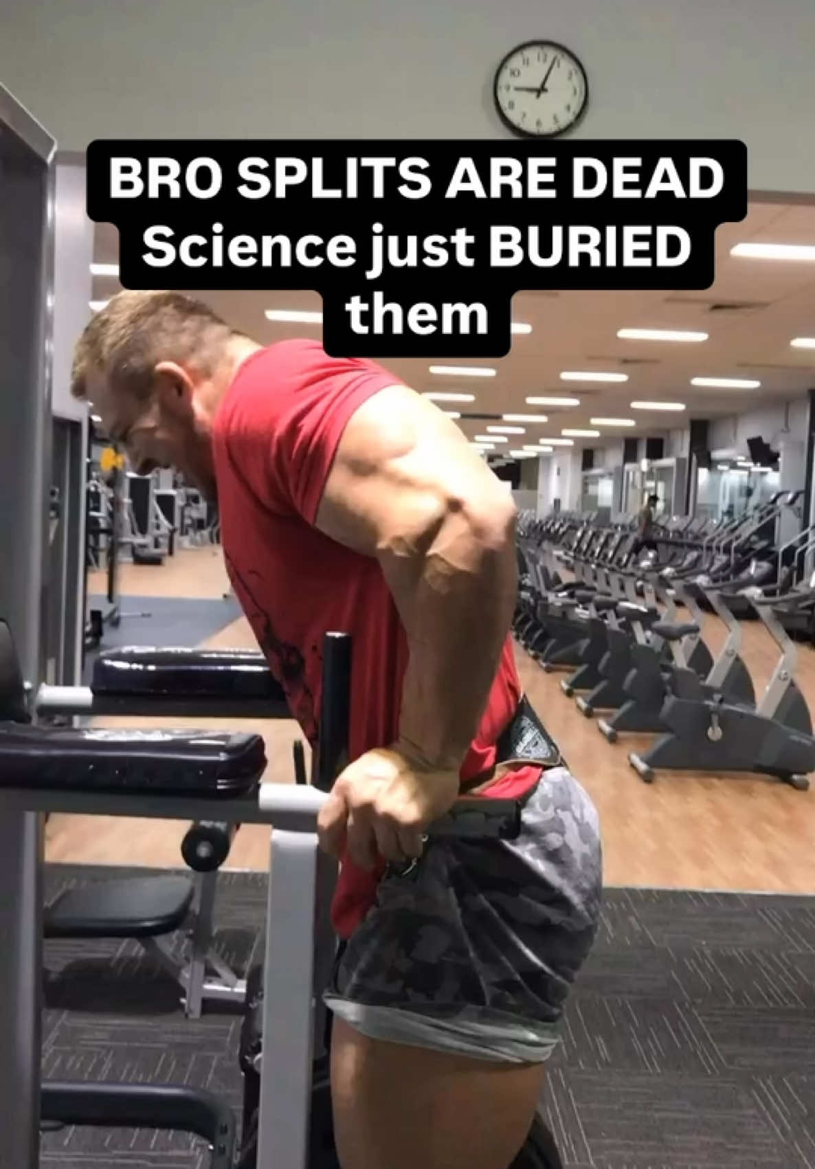 Your feel-good pump split isn’t based on science  it’s based on habits from the supplement ads in 2005. And bodybuilders on gear … bro splits are fine for them there protein synthesis stays elevated for along time for naturals not so much. 48 - 72 hours  Fix it. Lift better. Grow faster. Credit to  @mackinprof  got this from him 👊🏽 Reference: Currier et al. (2023), British Journal of Sports Medicine (link in bio, PMID 37414459 #gym #fyp #Fitness #GymTok #bodybuilding #workoutmotivation 