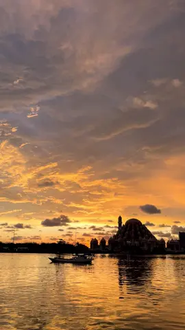 Kata” mo.  #99kubahmakassar #salimunaraka #senja #makassar #masjid99kubahmakassar #fyp #foryou #xzyabc 