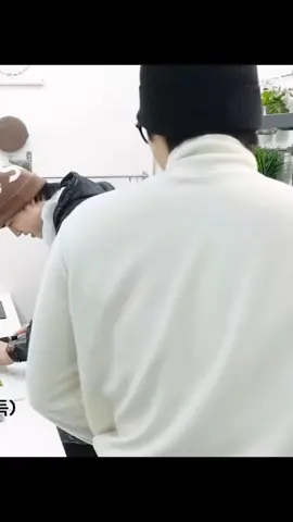 menghayal punya suami kaya wonwoo walaupun dia ga bisa masak tapi setidak nya dia bantuin 😭😭 #wonwoo #seventeen #fyp #foryou 
