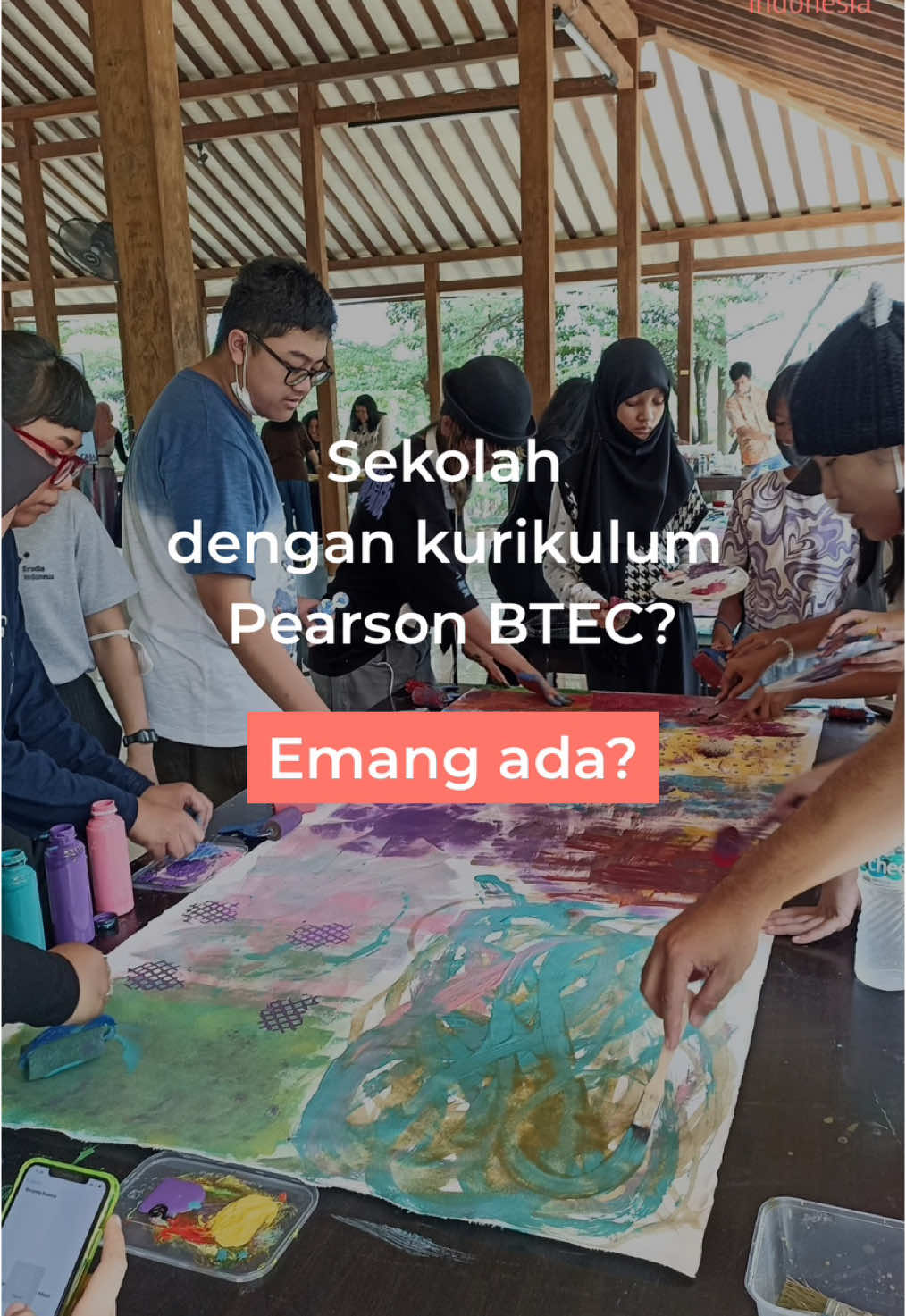 Sekolah rasa kuliah? Di Erudio Indonesia, bisa banget! ✅ Kurikulum Pearson BTEC memberikan murid ruang untuk berkarya, dan mengeksplorasi bidang ilmu yang diminati. Dengan cara belajar yang fleksibel dan aplikatif, kamu nggak cuma dapat ilmu, tapi juga skill dan mindset kreatif untuk berkarya di dunia kreatif.  Biar lebih yakin, kamu bisa ikutan belajar di 𝗧𝗿𝗶𝗮𝗹 𝗖𝗹𝗮𝘀𝘀. Eksplorasi cara belajar yang sesuai minatmu untuk menyusun pathway pendidikan dan karier yang relevan dengan passion-mu. Lewat sesi 𝗢𝗽𝗲𝗻 𝗛𝗼𝘂𝘀𝗲, orang tua juga bisa ngobrol langsung bareng Kepala Sekolah dan tim sekolah. Jangan lupa disave, dishare, dan pasang reminder biar gak keskip. 🗓️ Sabtu, 26 April 2025 ⏰ 10.00 ― 12.00 WIB 📍  Erudio Pusat, Jl. Kp. Ciater No. 35, Gn. Sindur Kab. Bogor 🔗 Daftar di:  bit.ly/erudioopenhouse 📲 Informasi: WA 0817-7080-4090 (Kak Niniz)  #ErudioIndonesia #kurikulumsekolah #education #Pearson #kurikulumPearson #BTEC #OpenHouse #TrialClass #sekolahseni 