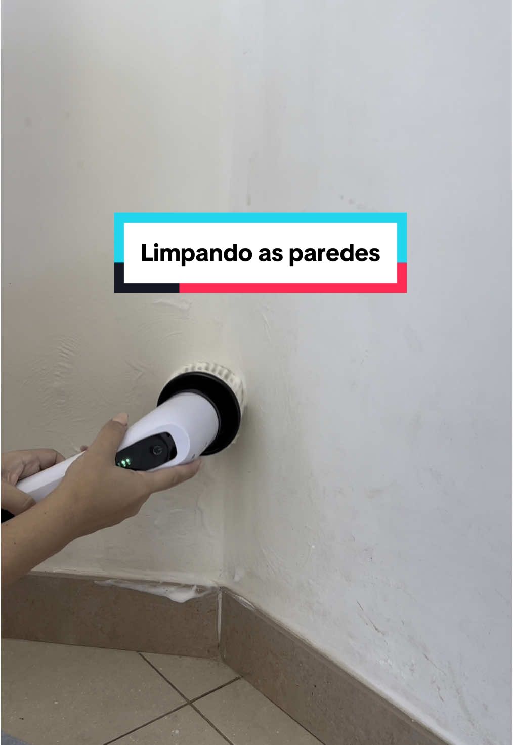 Limpei as paredes com muita facilidade usando espuma mágica e escova rotatória, basta pesquisar pelo ID abaixo no @Mercado Livre para encontrar o produto WUMTCB-948K - escova rotatória WUMTCB-KWCQ - espuma mágica #AchadinhosNoMeli #faxina #limpeza #donadecasa #faxinasatisfatoria  . @Mercado Livre Moda 