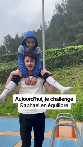 Je challenge @Raphaël en équilibre #fyp #challenge #gym #motivation #handstand #workoutchallenge #thank #hilalgym 