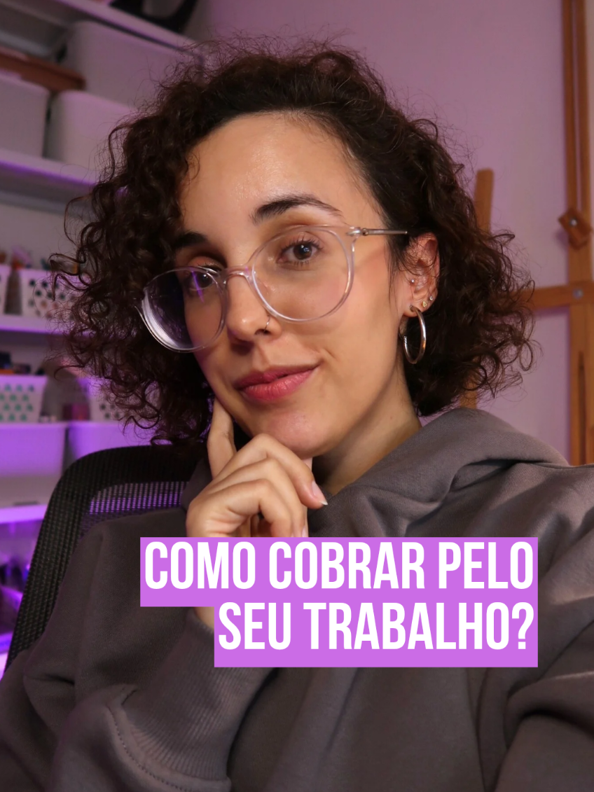 💸 Como cobrar pelo seu trabalho como ilustrador? Se você trava na hora de definir seus preços, essa dica pode te salvar! 📊 A Tabela Adegraf é uma ótima referência pra entender os valores praticados no mercado de ilustração e design gráfico. É gratuita e super fácil de acessar — é só jogar no Google 