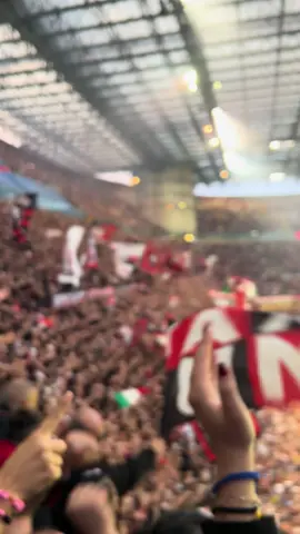 FORTI SEMPRE #curvasudmilano #acmilan #ultras 