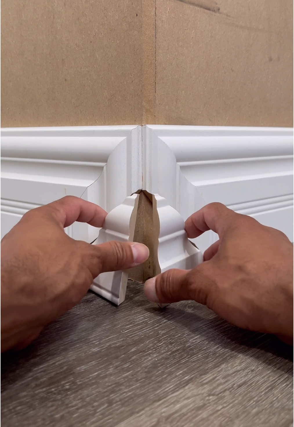 Perfect corners don’t happen by accident. Watch the magic and follow us for more tips 👉 Gpr3Carpentry🔨 #viral #carpentry #tools #tips #viralvideos #carpintaria #construcao #dicas #ferramentas #diycrafts #carpentrylife #woodworkingvideos #GPR3Carpentry #homedesign #satisfyingbuild