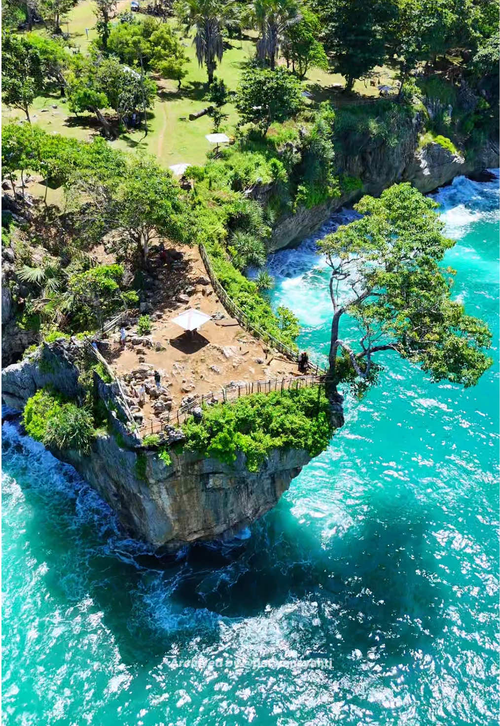 Gak perlu jauh-jauh ke bali cukup di banten bisa ngerasain karang bokor vibes nusa penida 📍Karang Bokor, Serang Banten #karangbokor #karangbokorsawarna #banten #bantenvidgram #serangbanten #infobanten #wisatabanten #sawarna 