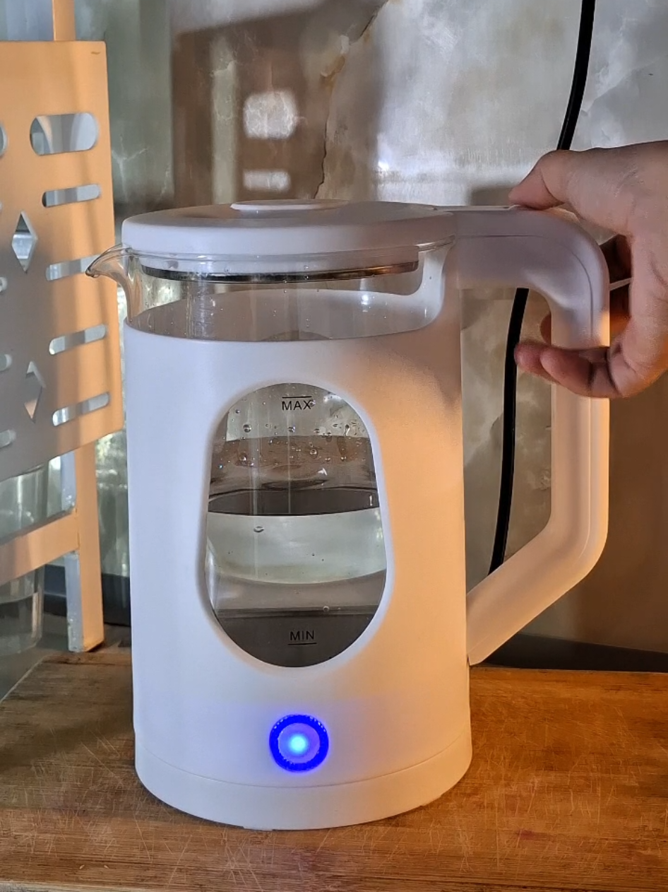 Nagustuhan ko talaga to kasi kusa na syang namamatay pagnakulo, tipid sa kuryente at napaka aestetic pa😍 #electrickettle #kettle #heater #kitchenessentials 