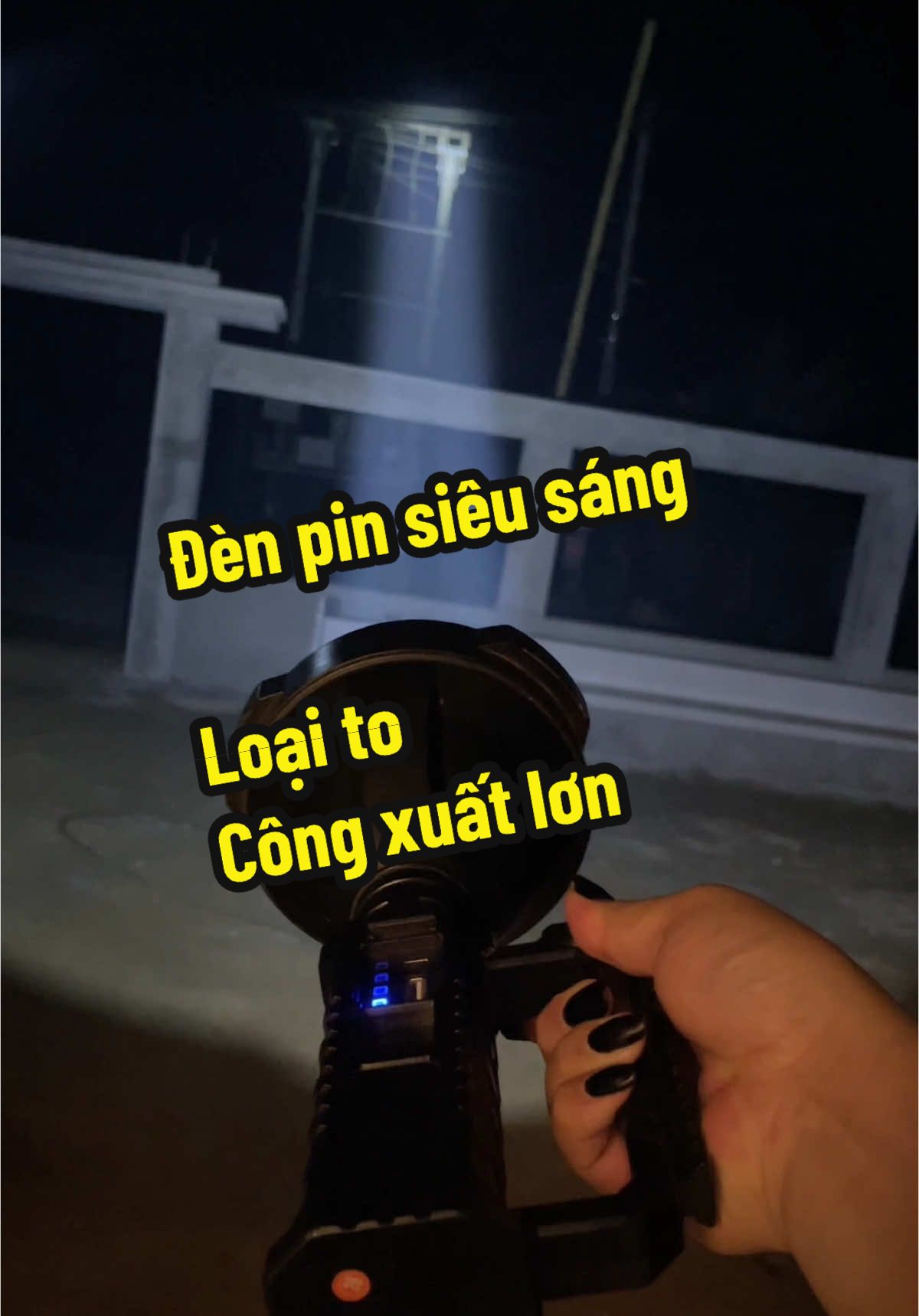 Đèn pin siêu sáng - loa to. ƯNG NHẤT MẪU NÀY mua cho bố mẹ ở quê soi sét thì chấm hết . #đèn #đènpin #đèn pin siêu sáng 40w #đensieusang #đenpincongxuatlon 