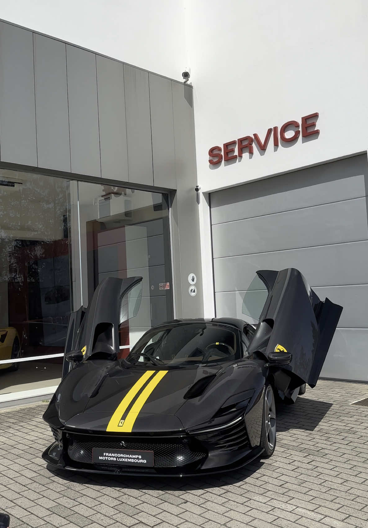 Full Carbon 🙈 #carsontiktok #ferrari #cars #fyp #fyppp #viral #viralvideos #trend #Lifestyle #hypercar 