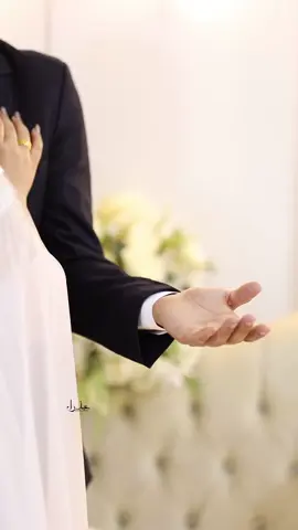 واللّٰـه وشبكنا الأيادي 💍🫴🏻💛 #تصويري #جلسة_تصوير #خطوبه #اكسبلورexplore  المصوره عذراء الطائي 