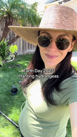 Earth Day!! Planting more hydrangeas this year! 😌🌎🪏💚 #pregnant #earthday #garden #momlife #family #babyboy #toddlermomlife 