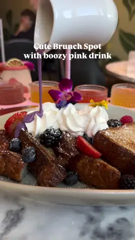 ✨ Follow @gisellelelux for more Foodie Spots in San Diego 🌸 If you know me, you know I love my Pink drink from starbies and let me tell you, their drink tastes just like it, but it’s cuter and boozier! The Vibe is located in Normal Heights and literally brings every good vibe to brunch. Decor is beautiful, they have an incredible espresso martini selection and the best mole chilaquiles I’ve had in town. 📍 3250 Adams Ave, San Diego, CA 92116 #sandiegocalifornia #sandiegofood #sandiegofoodie #sandiegorestaurants #socalfoodie #foodporn #foodiegram #sandiegoca