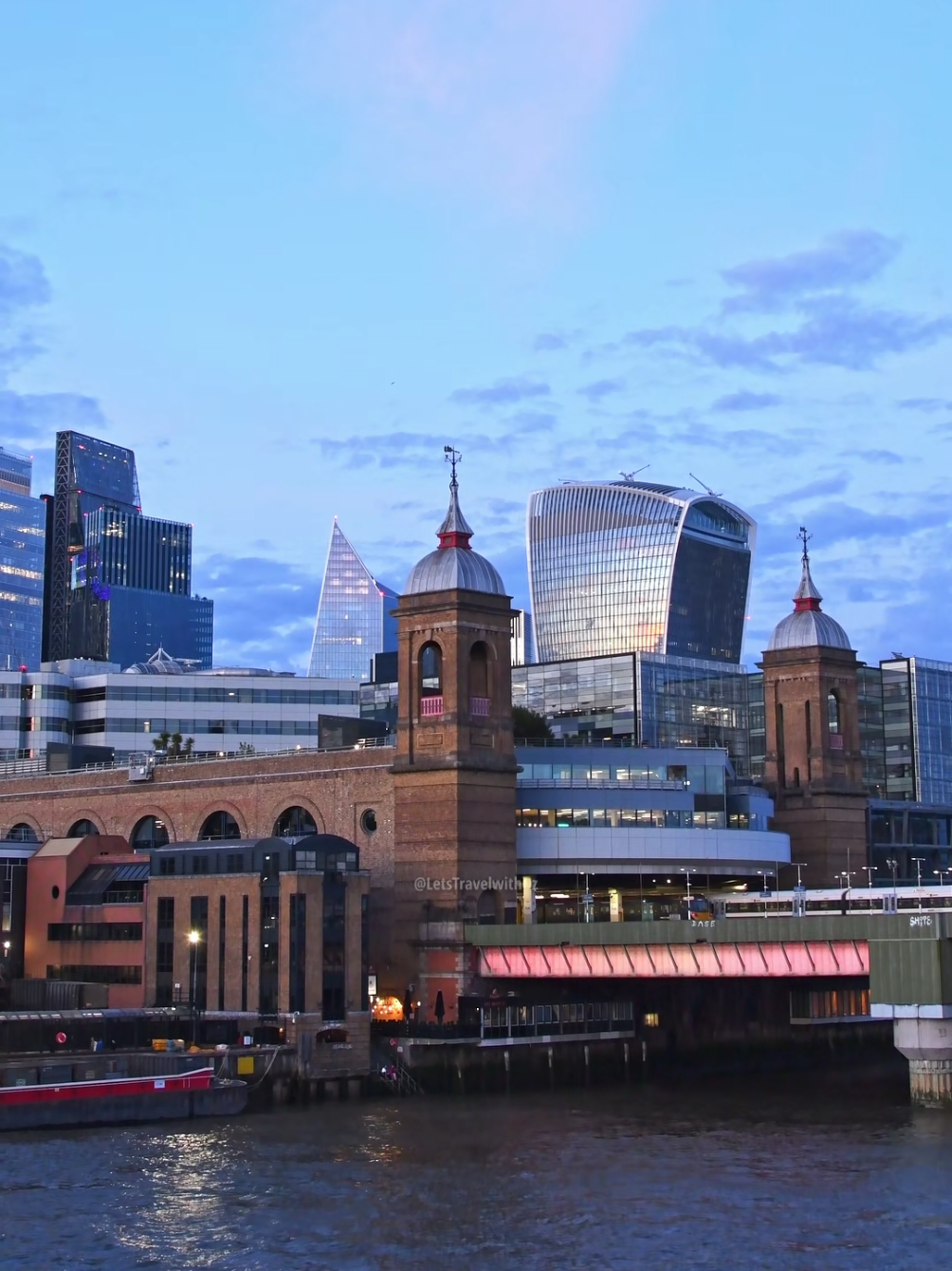 Is this even real? London, you’re magic ✨🇬🇧❤️ . . . #riverthames #londonskyline #londonskyscrapers #skyline #skyscrapers #travel #travelgoals #tiktoktravel #traveltok #london #伦敦 #londra #londres #لندن #Лондон #ロンドン #런던 #tiktoklondon #londonlife #uklife #londontiktok #london🇬🇧 . london videography, london travel videos, trending video in london, cool videography cityscapes, london city videos, london travel life, london travel places, travel influencer london, london travel aesthetic, london travel content creator, london visit, this is london, london, london aesthetic, uk london, visit london, london must go places, beautiful london, londontok, london travel tiktok, tiktok travel, . #LetsTravelwithOz 