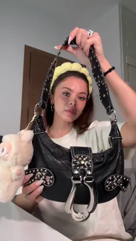 Que hay en mi bolso 💕 #asmr #asmrsounds 