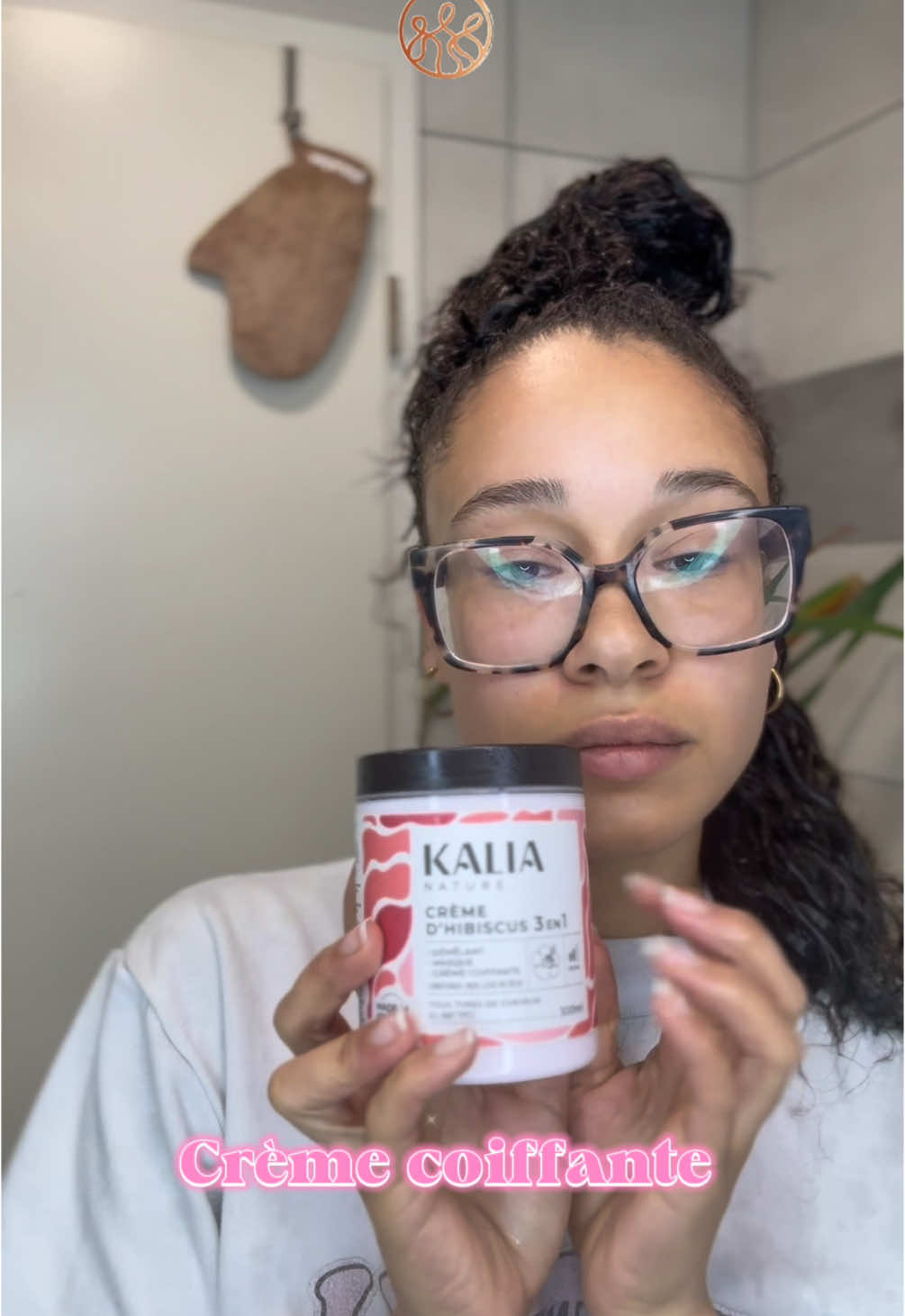 Refresh avec moi et les produits incroyables que m’a conseillé les spécialiste de @Art des boucles ! ✨  Merci pour votre travail incroyables !  #mixed #curlyhair #refresh #kalianature #fyp #pourtoi