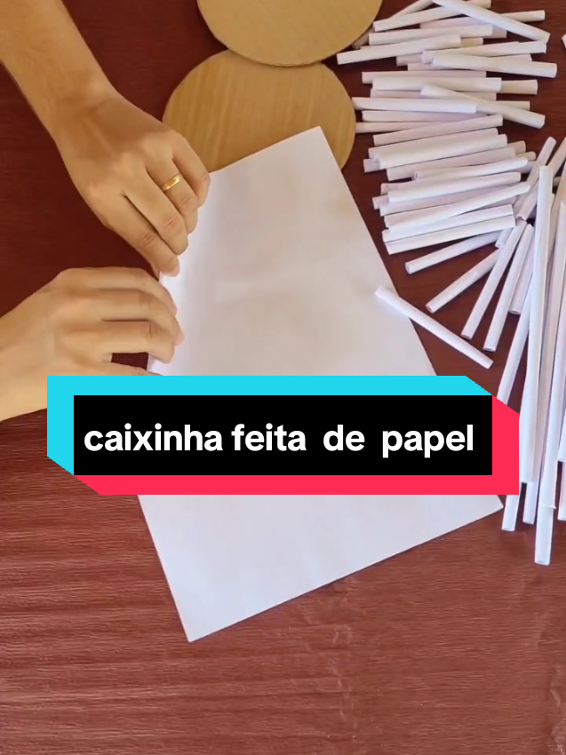#art ,linda caixinha  feita  de papel. 