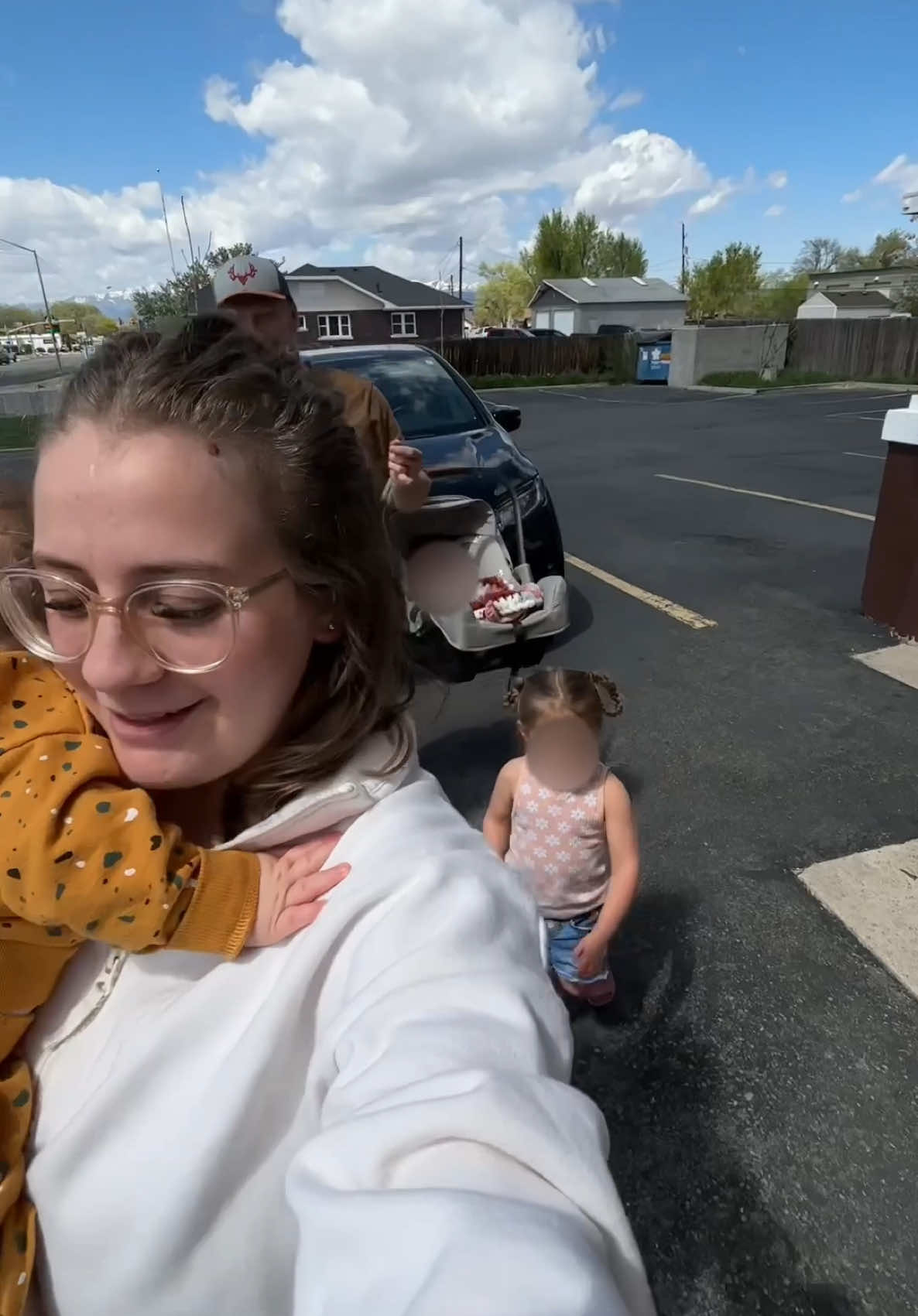 3 kids, 1 table, zero chill… lol  #Vlog #momlife#MomLifeithKids #realLifeParenting#RealLifeParentingme #M#MomOfThreechaoticGood#ChaoticGoodMoments #fYP#FYPrentingUnplugged #tikTokParents#TikTokParentsssyAndMagical #momContent#MomContentfiltered 