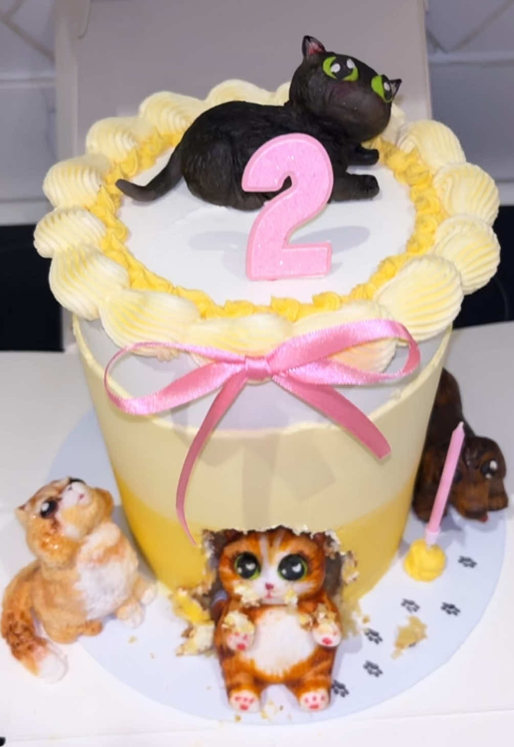 Amelie’s birthday cake for tomorrow ❤️  I made sugar cats to go on a cake by my friend Claire who makes THE BEST cakes I’ve ever tasted…..And I found a way to eat a slice tonight 🤣🤣🤣 It’s Amelie’s birthday tomorrow…. I regret nothing. #cake #parentinghacks 