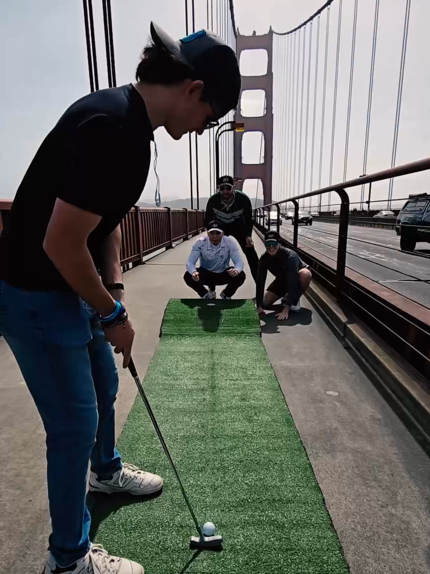 He MAKES the Putt on the Golden Gate Bridge! #golftiktok #golfchallenge #golf #publicchallenge