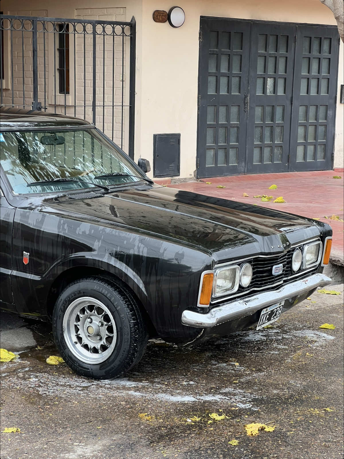 Lavadita a la negrita ✨🖤. #fordargentina #foryoupage #paratiiiiiiiiiiiiiiiiiiiiiiiiiiiiiii #autos #car #f1 #mendoza #argentina #fordtaunus #argentina #oldschool #classiccar 