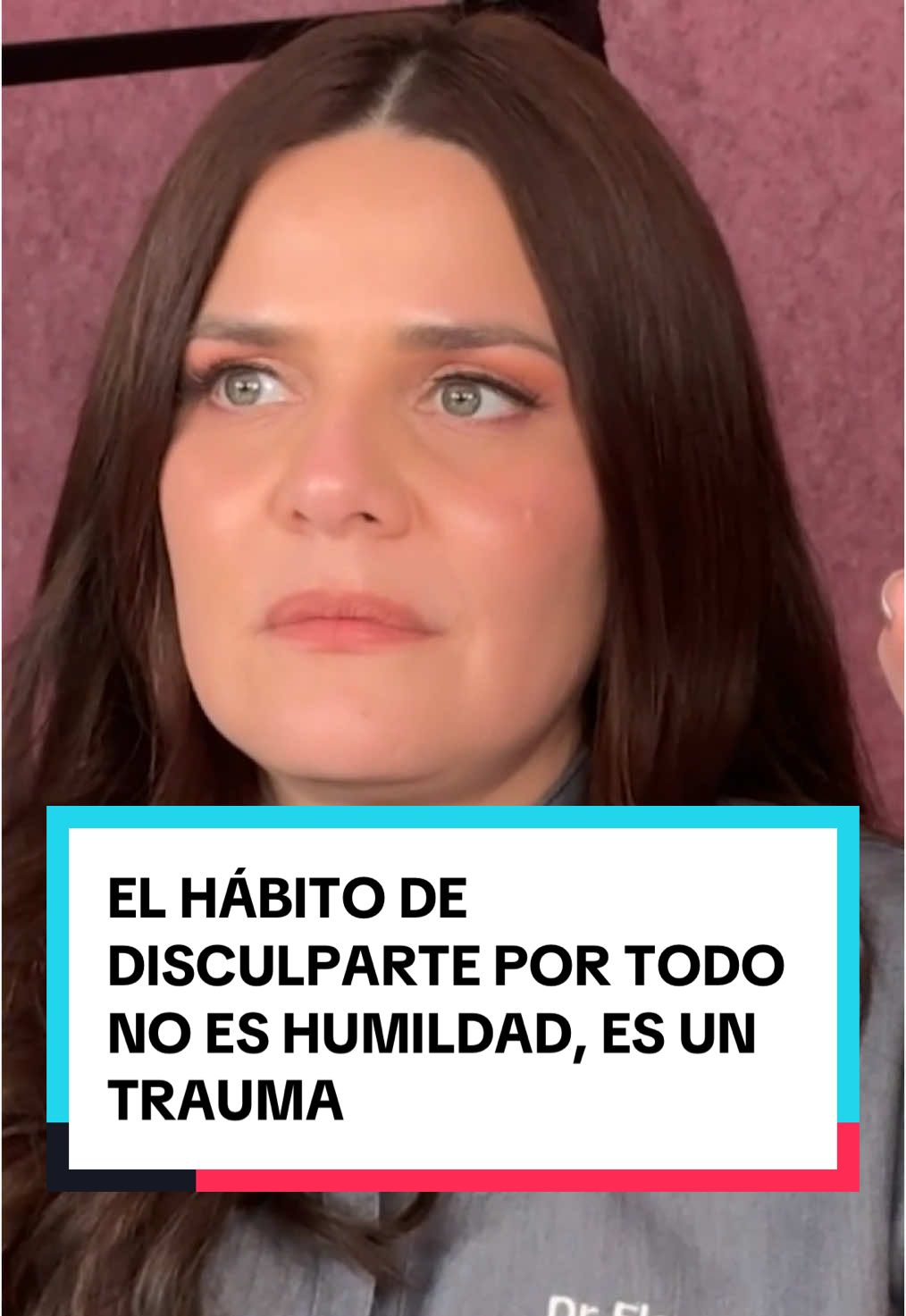¿Te disculpas por todo… aunque no sea tu culpa? Corre a ver el episodio #34 completo en el link de mi perfil.  Eso no es humildad, es trauma. Un patrón invisible que aprendiste para no perder amor, para evitar conflictos, para que te quieran. Pero cada “perdón” que no tocaba es una forma de decirte a ti misma: “no importo tanto”. Este hábito te desconecta de ti, de tu poder, de tu derecho a sentir y a poner límites y con el tiempo deteriora en tu amor propio. No permitas que te pase, trabájalo conmigo en terapia individual o en mi COMUNIDAD TERAPÉUTICA. Pregunta por más INFO en el link de la Bio. Que la valentía de habitarte desde el amor propio te acompañe cada día. Atentamente, Doctora Flórez