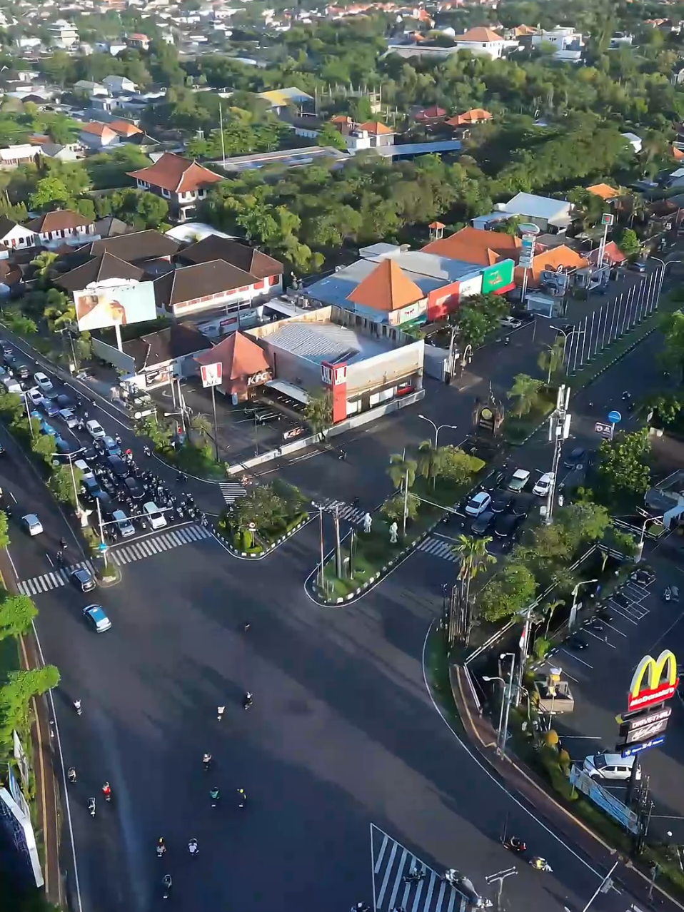 jangan lupa tinggalkan komentarnya kalau tau persimpangan ini #jimbaranbali #bali #unud #dronevideo 