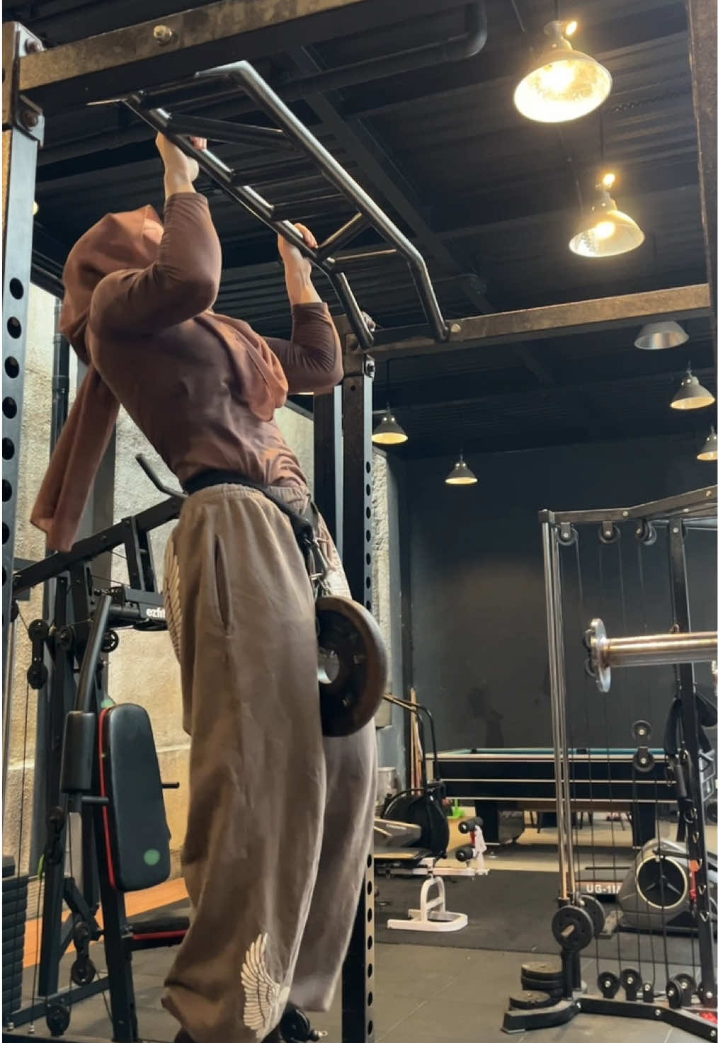 first time nyoba pake beban jadi ayun2nan sorry biasanya gw gapke beban, tapi mulai dari sekarang gw bakal biasain pke beban🔥🤝 #fyp #gym 