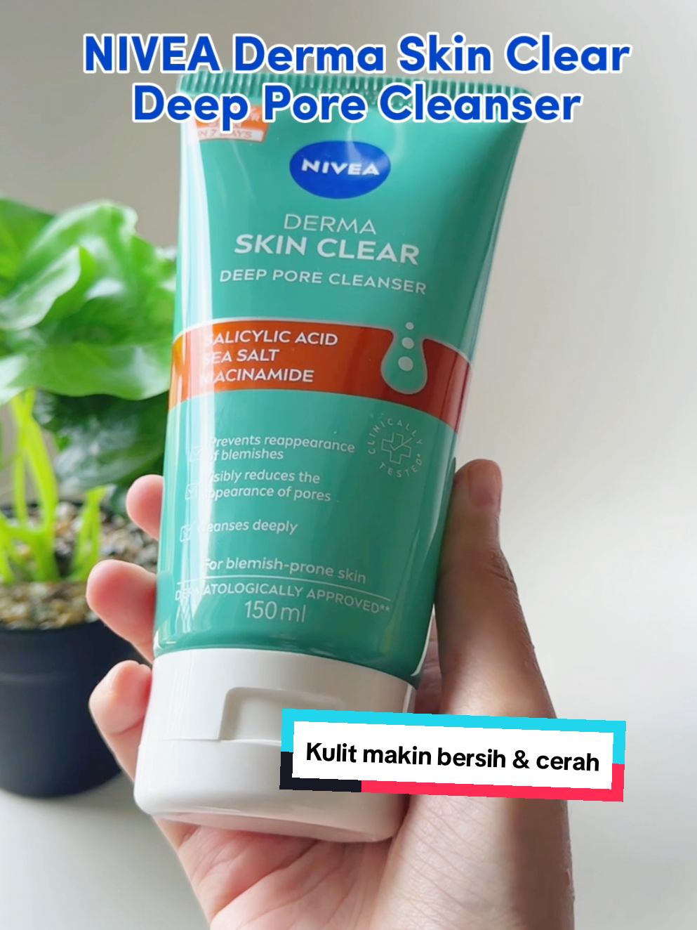 Membersih secara mendalam, kulit cerah! ✨🧼 NIVEA Derma Skin Clear Deep Pore Cleanser menanggalkan lebihan minyak & membuka pori-pori untuk mendapatkan cahaya segar dan bebas jerawat! 💙 #myNIVEA #niveamen #niveamalaysia #skincare #tiktokshop #tiktokshopmalaysia #racuntiktok #facecare #cleanser #facescrub #blackheads #blackcarbons #deepcleansing #whiteheads #tiktokmakemebuyit #fyp #productcontent #belisekarang #TikTokMadeMebuyit #N1 