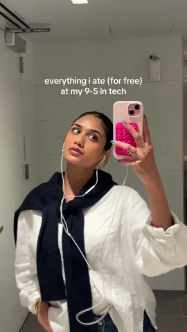 GUYS i didnt get a salad today finally  #corporatelife #corporatetiktok #9to5 #wieiad #techgirl #techcareer #corporategirlies #fyp #browngirltiktok 