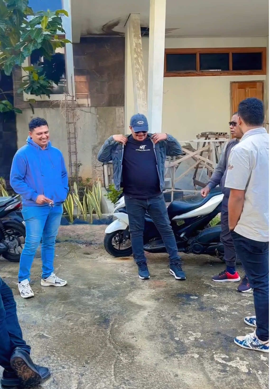 Semua 🌷 ikut Bernyanyi . Selalu Bersyukur.😊✌🏻😇🙏🏼