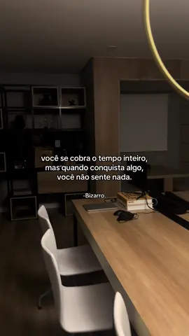 Ânsia de ter e o tédio de possuir.