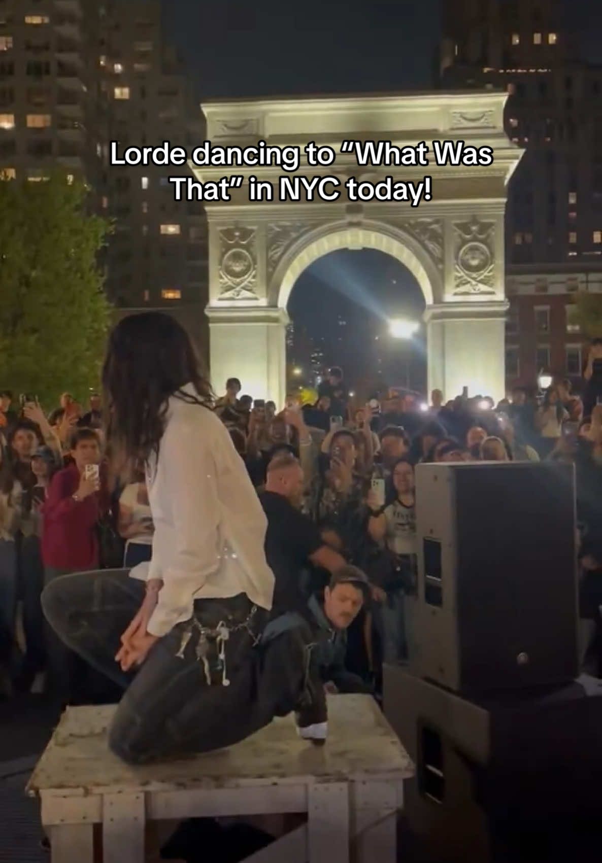 Lorde dancing to “What Was That” at Washington Square Park! The song still hasn’t have an official release date but is expected to be released this week. #lorde #lordetok #lordemusic #wwt #newyorkcity #wsp video by spanish_pop_ on X. 