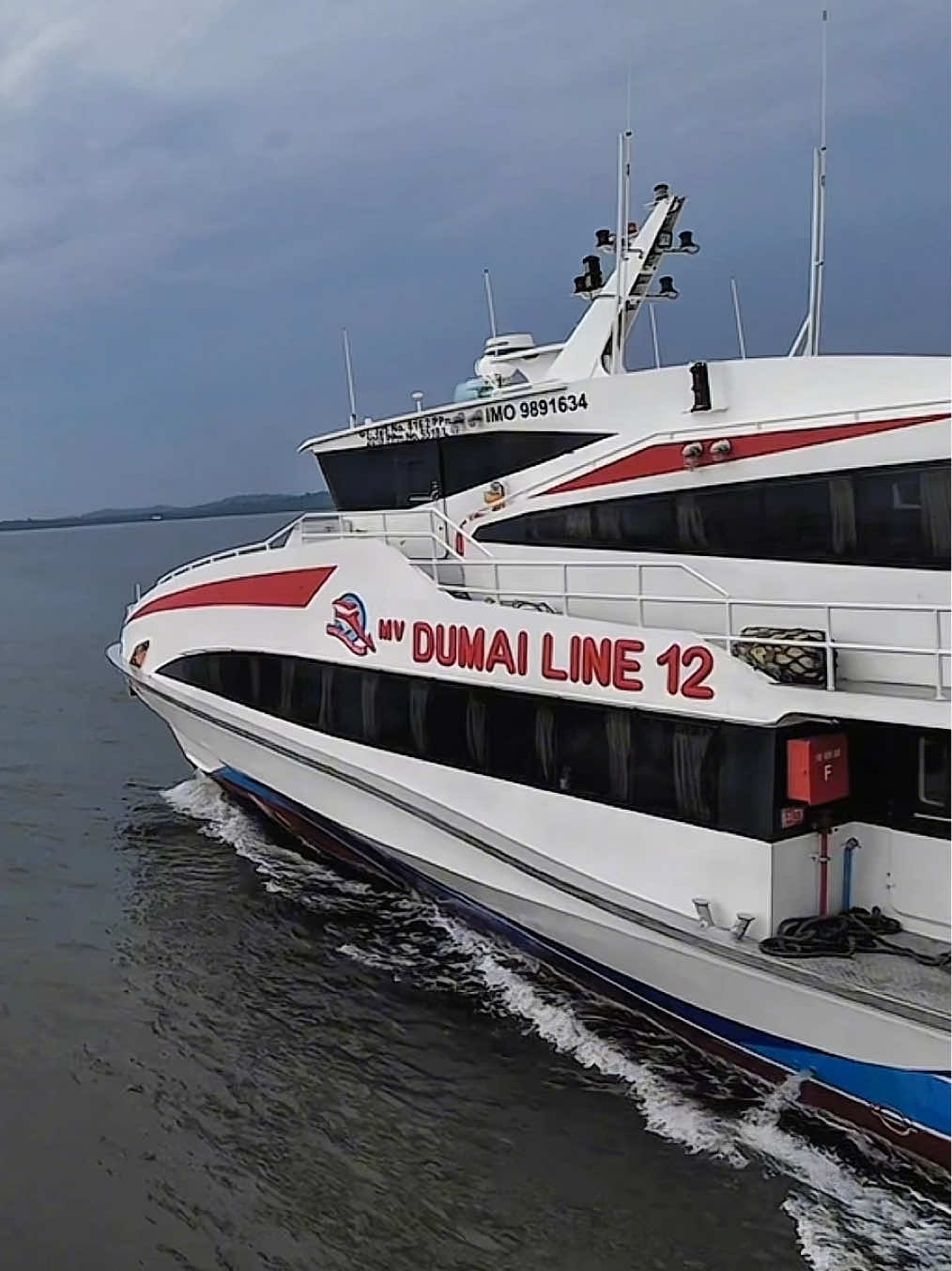 #FPV MV DUMAI LINE 12 . . #dumailine12 #dumaiexpressgroup #SMRTHublaPastinya #DJPLKerjaDenganHati #TransportasilMaju #PenghubungIndonesia #LewatLaut #KSOPTanjungBalaiKarimun #ksop # #kepri #kabupatenkarimun #fyp #kapal #drone #dji #avata2 #tanjungbalaikarimun #laut #kepri #kemenhub #speed #batam